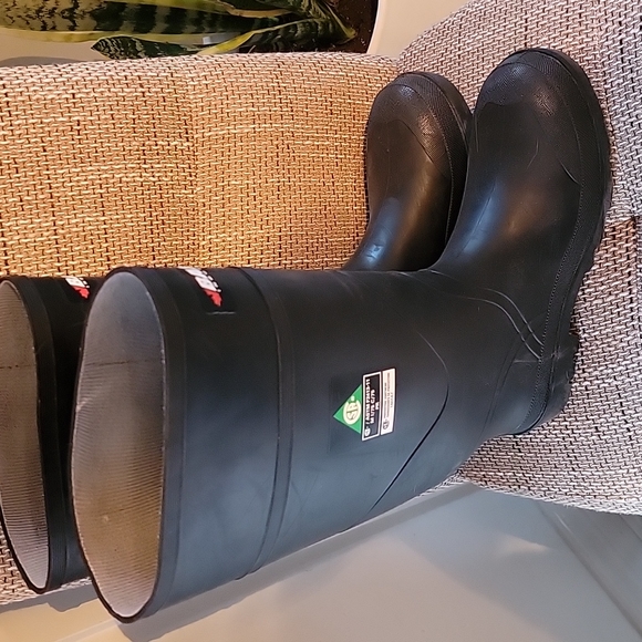 Baffins - Picture 2 of 4